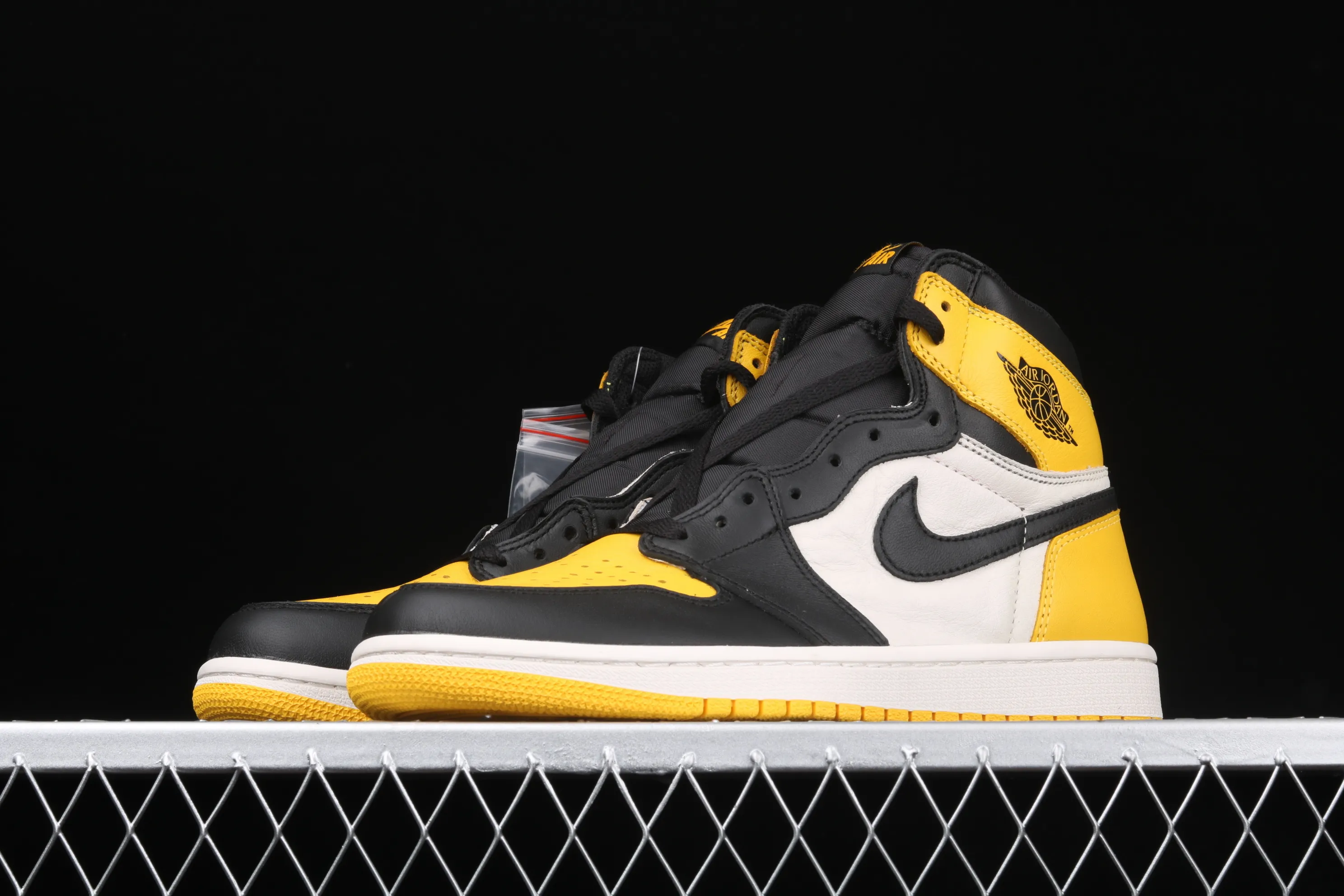 All categories Air Jordan Jordan series basketball shoes Air Jordan 1 High pure original version Air Jordan AJ1 Retro High OG "Yellow Toe" AJ1 Hornet Joe 1 black and yellow toe AR1020-700
